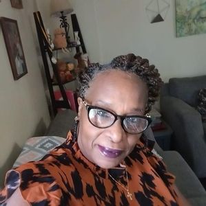 Meet your Posher, Vivian